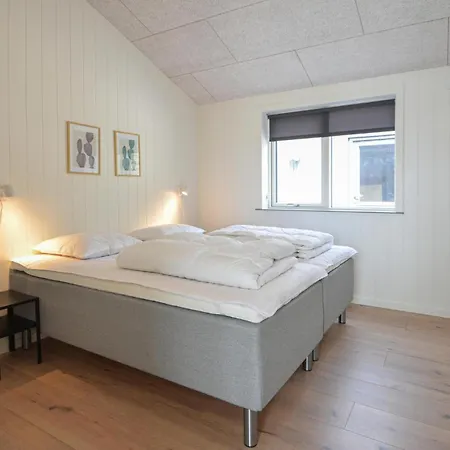 4 Bedroom Cozy In Tatil Evi Spottrup