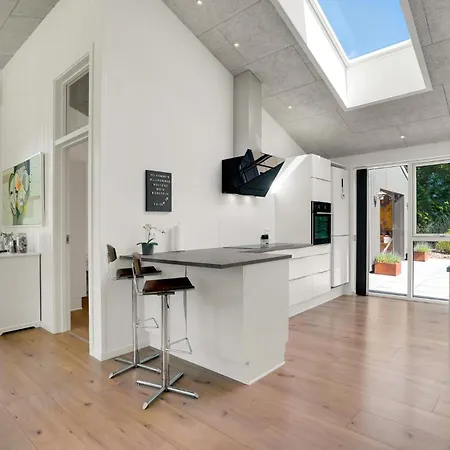 4 Bedroom Cozy In Spottrup