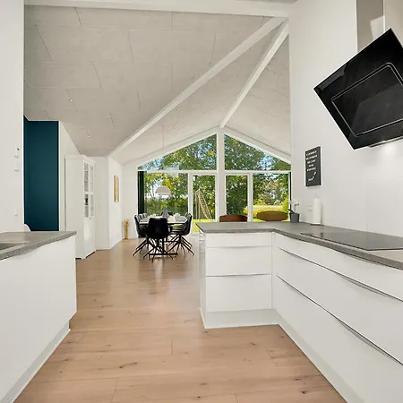 4 Bedroom Cozy In Spottrup
