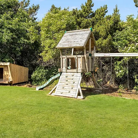 4 Bedroom Cozy In