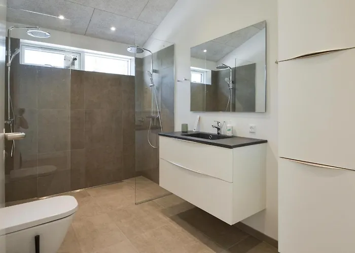 4 Bedroom Cozy In Spottrup