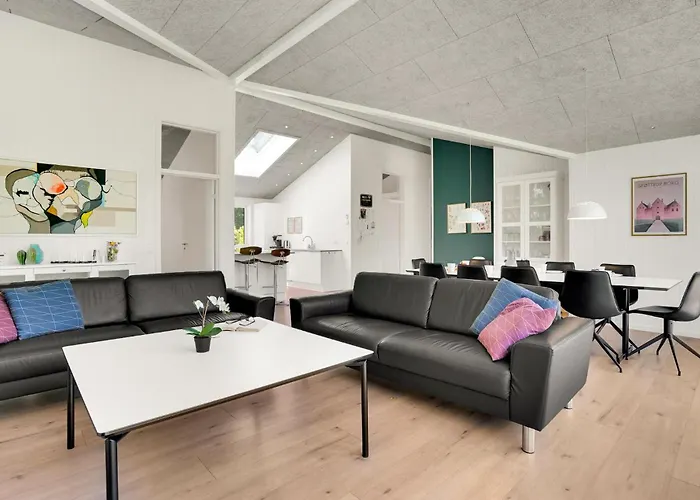 Сasa de vacaciones 4 Bedroom Cozy In *