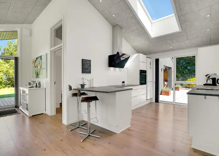 4 Bedroom Cozy In Spottrup