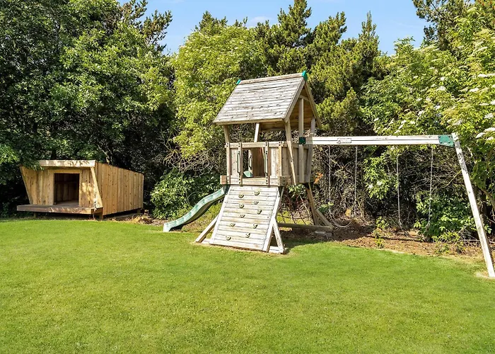 4 Bedroom Cozy In